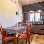 Pet Friendly In With Wifi Apartment Vir