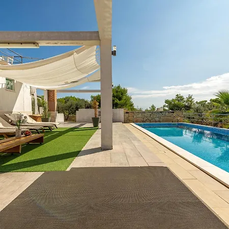 In With House A Panoramic View Vir