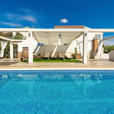 In With House A Panoramic View Apartment